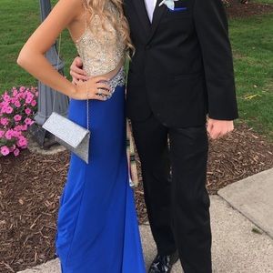 Women’s gorgeous prom dress in great condition.